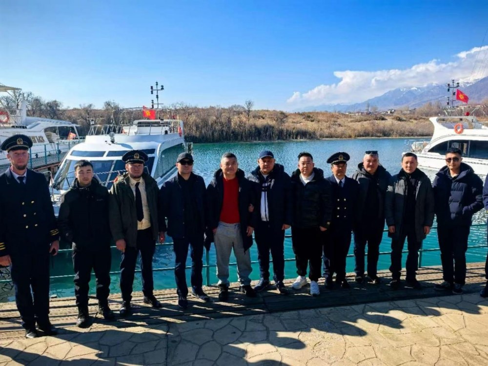 La empresa fortalece los lazos con Kirguistán: venta exitosa de barco y seguimiento - Visita