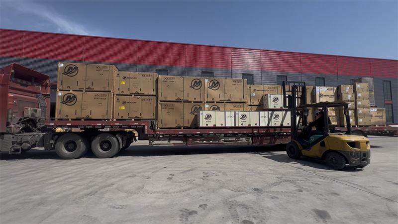 ¡Dos camiones de motores de mercurio importados han llegado a la compañía Lawada®!