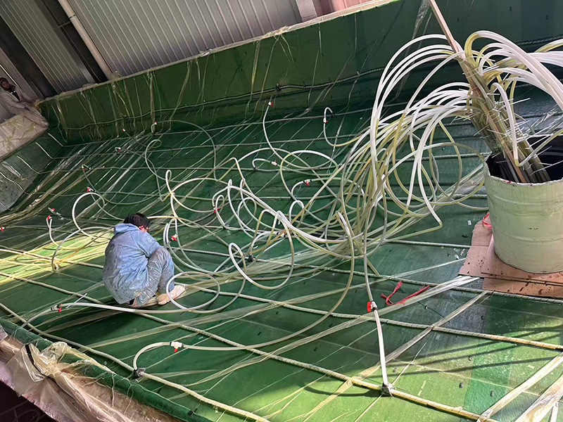 Lawada® adopta la tecnología de infusión al vacío para cascos de embarcaciones de fibra de vidrio, mejorando la calidad y el rendimiento