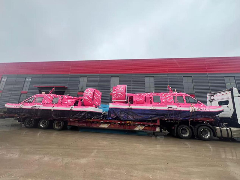 Lawada® ha entregado dos aerodeslizadores multifuncionales, mejorando la experiencia y la eficiencia operativa del área escénica.