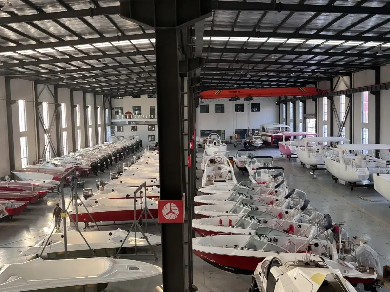 El yate Lawada® entregará 42 juegos de lanchas rápidas hechas a medida, especialmente diseñadas para las condiciones del agua de la montaña BIJIA.